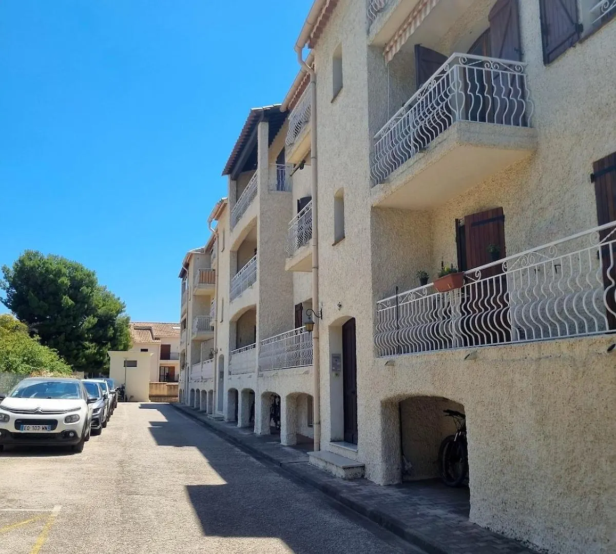 Goodlife - A 5 Min A Pieds De La Mer Avec Balcon & Parking - By Auraconciergerie Saint-Cyr-sur-Mer 0*,  France